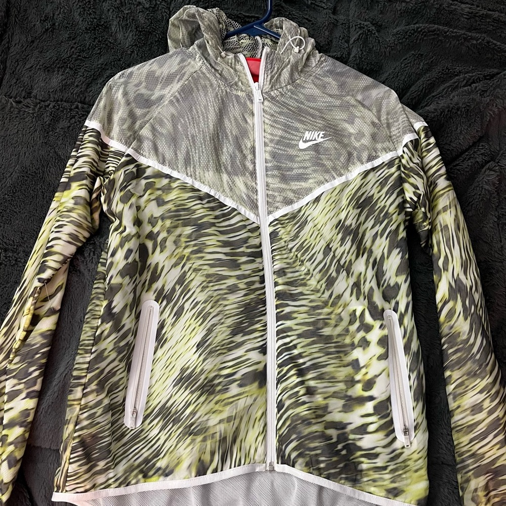 NIKE Women’s Windbreaker Jacket - Size M